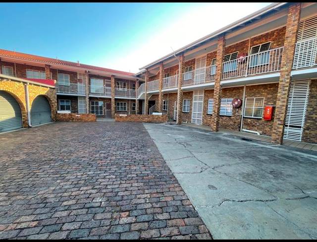 2 BEDROOM TOWNHOUSE FOR SALE IN EDLEEN